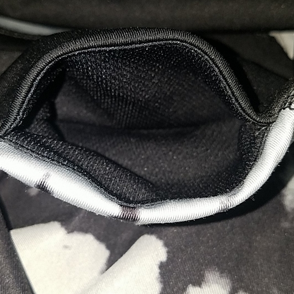 LIKE NEW Lucy Perfect Core Capri - Picture 8 of 16